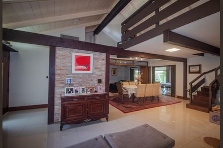 Casa de condomínio para alugar com 440m², 7 quartos e 4 vagasSala