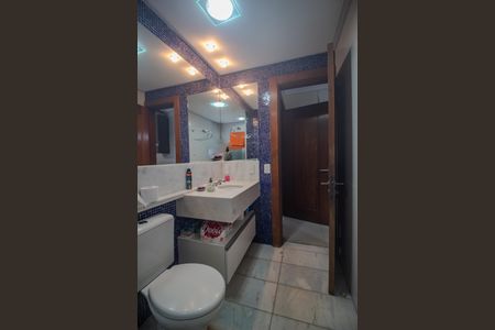 Casa de condomínio para alugar com 440m², 7 quartos e 4 vagasBanheiro da Suíte