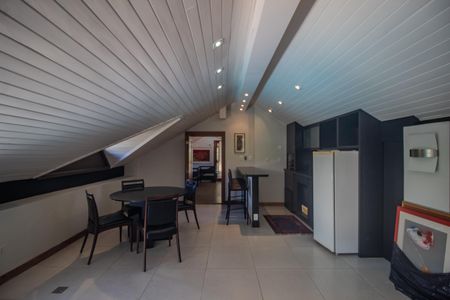 Casa de condomínio para alugar com 440m², 7 quartos e 4 vagasSala 3