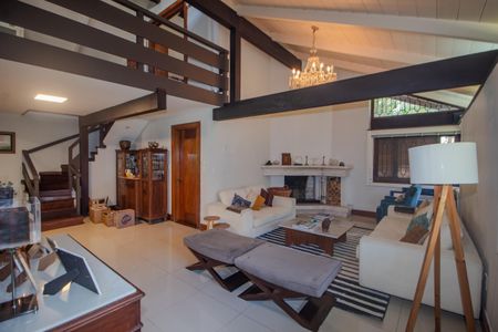 Casa de condomínio para alugar com 440m², 7 quartos e 4 vagasSala