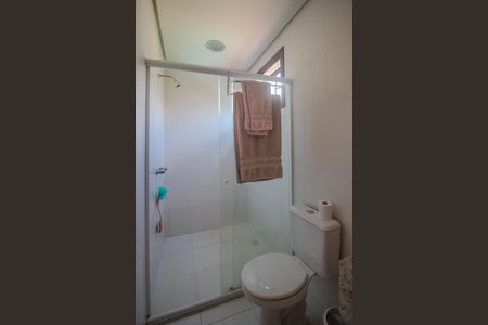 Casa de condomínio para alugar com 440m², 7 quartos e 4 vagasBanheiro da Suíte 3