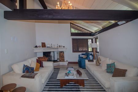 Casa de condomínio para alugar com 440m², 7 quartos e 4 vagasSala