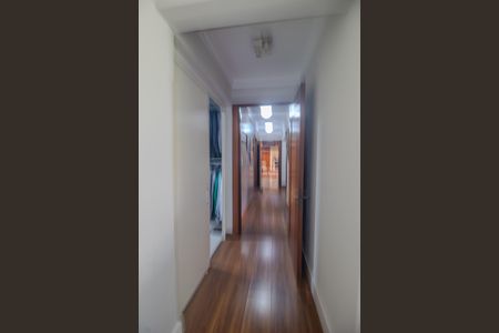 Casa de condomínio para alugar com 440m², 7 quartos e 4 vagasCorredor