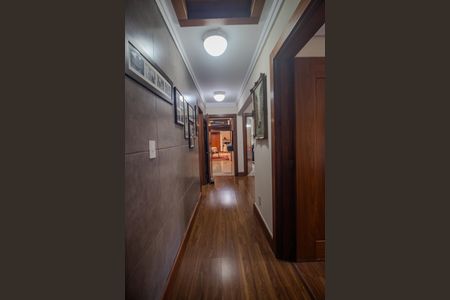 Casa de condomínio para alugar com 440m², 7 quartos e 4 vagasCorredor