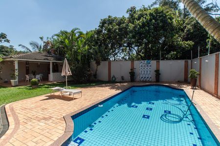 Casa à venda com 350m², 4 quartos e 7 vagasPiscina e Jardim