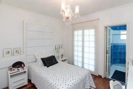 Casa à venda com 350m², 4 quartos e 7 vagasSuíte 2