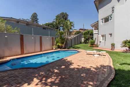 Casa à venda com 350m², 4 quartos e 7 vagasPiscina e Jardim