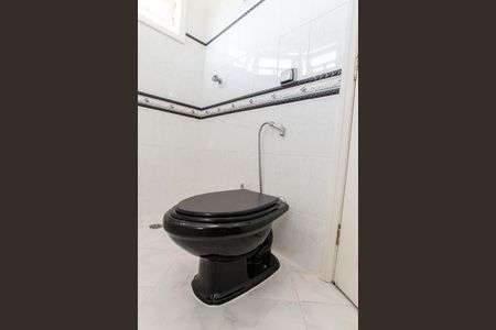 Casa à venda com 350m², 4 quartos e 7 vagasBanheiro da Suíte 3