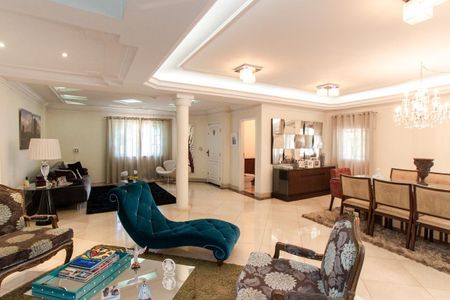 Casa à venda com 350m², 4 quartos e 7 vagasSala