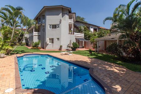 Casa à venda com 350m², 4 quartos e 7 vagasPiscina e Jardim