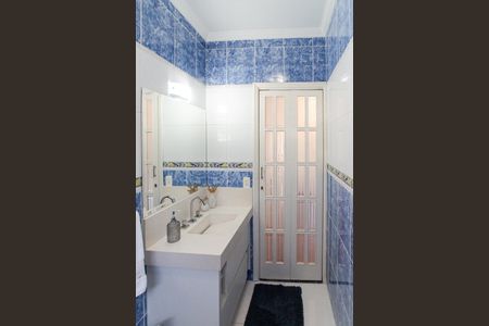Casa à venda com 350m², 4 quartos e 7 vagasBanheiro da Suíte 2