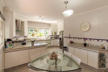 Casa à venda com 350m², 4 quartos e 7 vagasCozinha