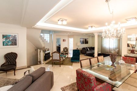 Casa à venda com 350m², 4 quartos e 7 vagasSala