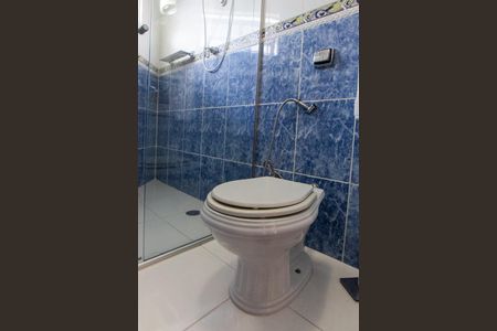 Casa à venda com 350m², 4 quartos e 7 vagasBanheiro da Suíte 2