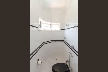 Casa à venda com 350m², 4 quartos e 7 vagasBanheiro da Suíte 3
