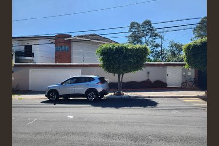 Casa à venda com 350m², 4 quartos e 7 vagasFachada