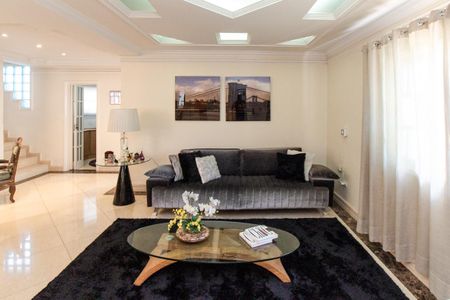 Casa à venda com 350m², 4 quartos e 7 vagasSala