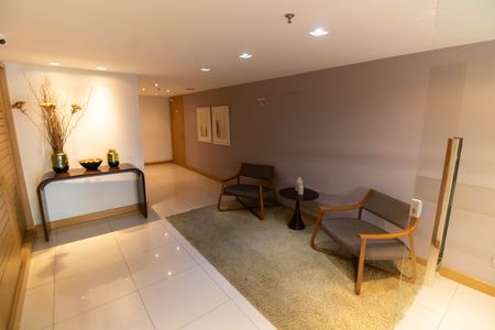 Apartamento à venda com 76m², 2 quartos e 1 vagaPortaria 