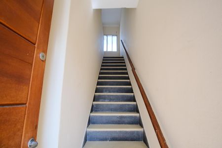 Casa à venda com 96m², 2 quartos e sem vagaEscada