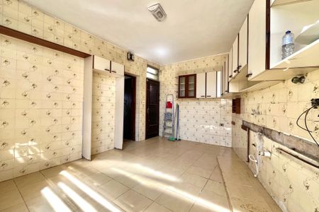 Casa à venda com 170m², 3 quartos e 2 vagas Casa à venda com 170m², 3 quartos e 2 vagasCozinha