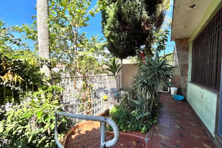 Casa à venda com 170m², 3 quartos e 2 vagas Casa à venda com 170m², 3 quartos e 2 vagasÁrea externa