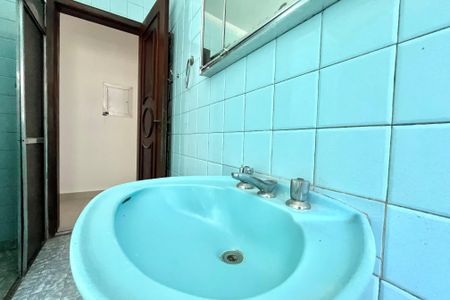 Casa à venda com 170m², 3 quartos e 2 vagas Casa à venda com 170m², 3 quartos e 2 vagasBanheiro