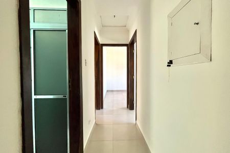 Casa à venda com 170m², 3 quartos e 2 vagas Casa à venda com 170m², 3 quartos e 2 vagasCorredor