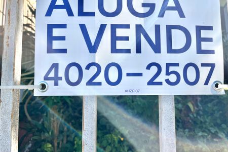 Casa à venda com 170m², 3 quartos e 2 vagas Casa à venda com 170m², 3 quartos e 2 vagasPlaquinha