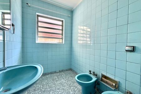Casa à venda com 170m², 3 quartos e 2 vagas Casa à venda com 170m², 3 quartos e 2 vagasBanheiro