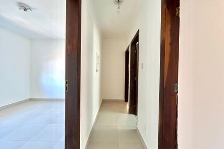 Casa à venda com 170m², 3 quartos e 2 vagas Casa à venda com 170m², 3 quartos e 2 vagasCorredor