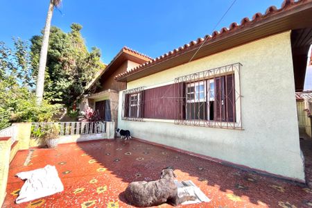 Casa à venda com 170m², 3 quartos e 2 vagas Casa à venda com 170m², 3 quartos e 2 vagasÁrea externa