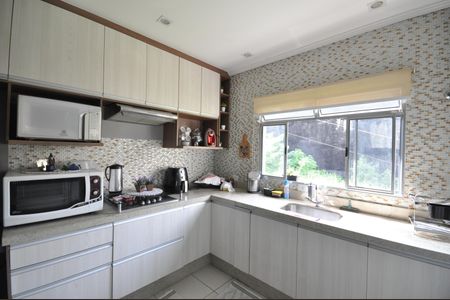 Casa à venda com 255m², 4 quartos e 3 vagasCozinha 1