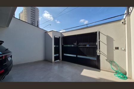 Casa à venda com 176m², 2 quartos e 4 vagas Casa à venda com 176m², 2 quartos e 4 vagasGaragem
