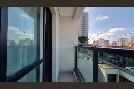 Casa à venda com 176m², 2 quartos e 4 vagas Casa à venda com 176m², 2 quartos e 4 vagasSala