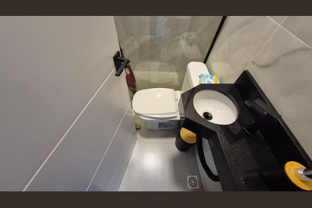 Casa à venda com 176m², 2 quartos e 4 vagas Casa à venda com 176m², 2 quartos e 4 vagasBanheiro da suíte