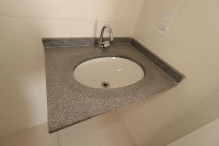 Apartamento à venda com 54m², 2 quartos e 1 vagaBanheiro Social - Pia