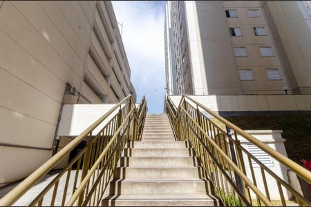Apartamento à venda com 44m², 2 quartos e 1 vaga Apartamento à venda com 44m², 2 quartos e 1 vagaEscada