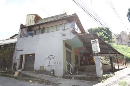 Casa à venda com 280m², 4 quartos e 3 vagasFachada