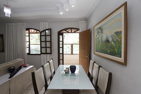 Casa à venda com 280m², 4 quartos e 3 vagassala