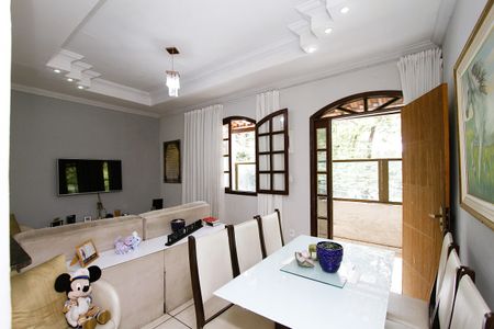 Casa à venda com 280m², 4 quartos e 3 vagasSala