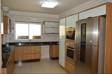 Apartamento para alugar com 214m², 3 quartos e 3 vagasCozinha