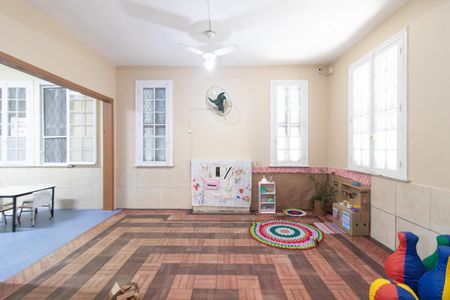 Casa para alugar com 1900m², 7 quartos e 4 vagasSala