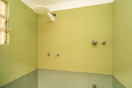Casa à venda com 240m², 4 quartos e 3 vagas Casa à venda com 240m², 4 quartos e 3 vagasBanheiro de serviço