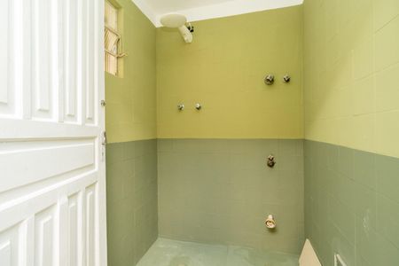 Casa à venda com 240m², 4 quartos e 3 vagas Casa à venda com 240m², 4 quartos e 3 vagasBanheiro de serviço