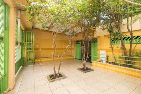 Casa à venda com 240m², 4 quartos e 3 vagas Casa à venda com 240m², 4 quartos e 3 vagasGaragem