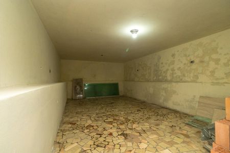 Casa à venda com 240m², 4 quartos e 3 vagas Casa à venda com 240m², 4 quartos e 3 vagasDeposito da garagem