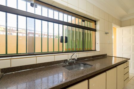 Casa à venda com 240m², 4 quartos e 3 vagas Casa à venda com 240m², 4 quartos e 3 vagasCozinha