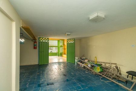 Casa à venda com 240m², 4 quartos e 3 vagas Casa à venda com 240m², 4 quartos e 3 vagasDeposito da garagem