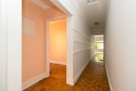 Casa à venda com 240m², 4 quartos e 3 vagas Casa à venda com 240m², 4 quartos e 3 vagasCorredor