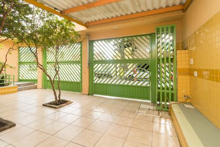 Casa à venda com 240m², 4 quartos e 3 vagas Casa à venda com 240m², 4 quartos e 3 vagasGaragem